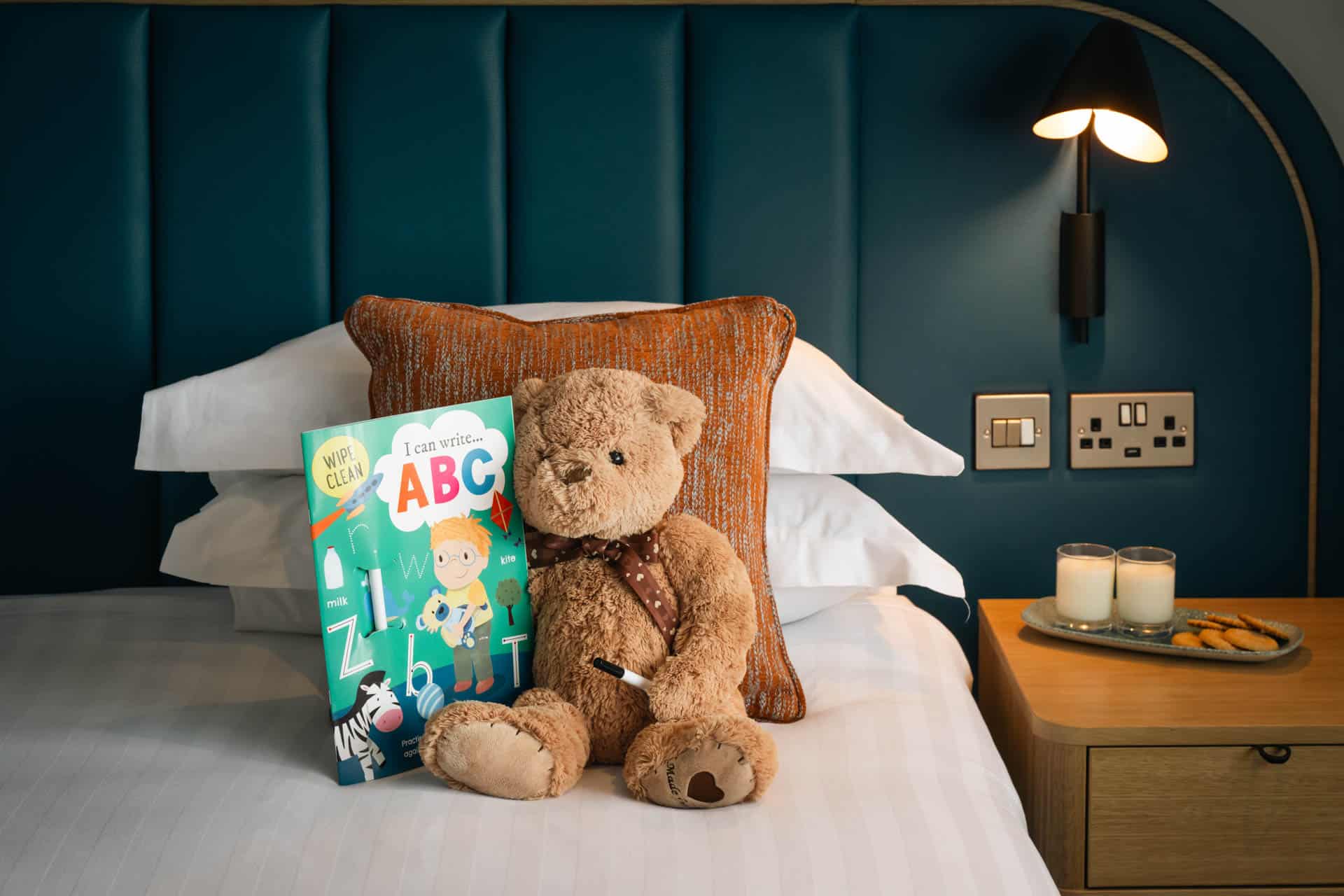 Viking Hotel Waterford Superior Family Room with teddybear and storybook